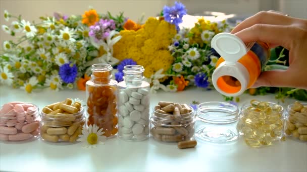 Homeopatía Suplementos Dietéticos Con Hierbas Medicinales Enfoque Selectivo Naturaleza — Vídeos de Stock
