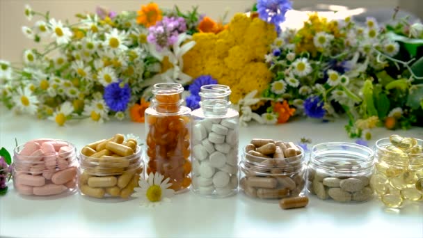 Ομοιοπαθητική Και Συμπληρώματα Διατροφής Φαρμακευτικά Βότανα Επιλεκτική Εστίαση Φύση — Αρχείο Βίντεο