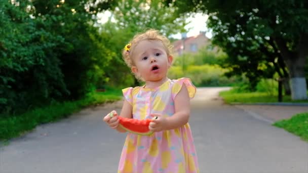 Child Ethe Child Eats Watermelon Summer Selective Focus Ats Watermelon — Vídeo de Stock