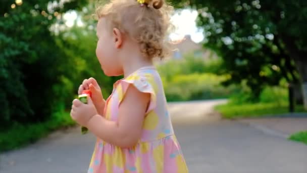 Child Ethe Child Eats Watermelon Summer Selective Focus Ats Watermelon — ストック動画