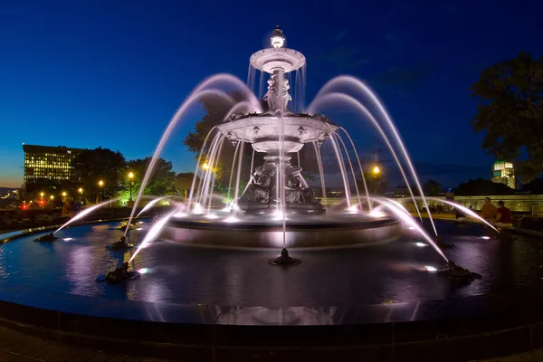 Exposición temporal de la fuente en la ciudad de Quebec — Foto de Stock