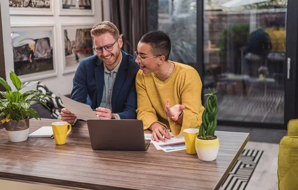 Empregados Adultos Felizes Empresa Procura Novos Recrutas Para Negócio — Fotografia de Stock