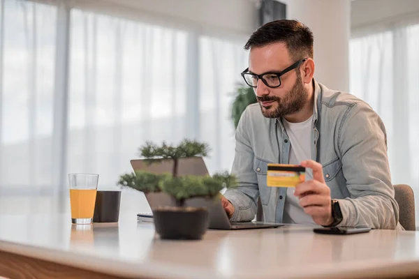 Business Professionell Gör Online Betalning Bärbar Dator Entreprenören Handlar Nätet — Stockfoto