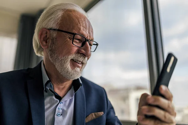 Smiling Businessman Professional Text Messaging Mobile Phone Elderly Businessman Sitting — Foto de Stock