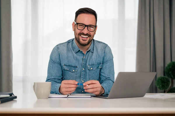 Head Shot Portrait Smiling Successful Businessman Sitting Workplace Desk Laptop — Φωτογραφία Αρχείου