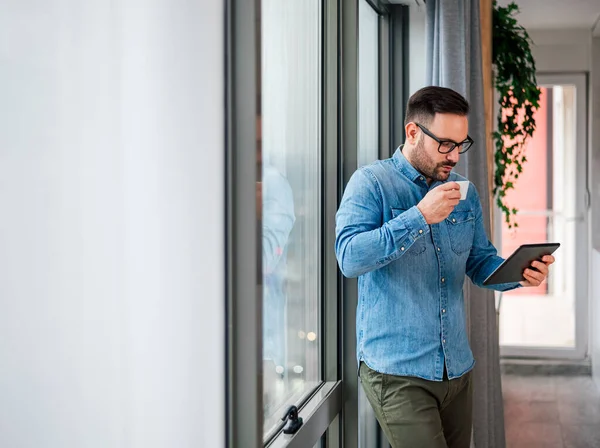Confident Young Male Entrepreneur Having Coffee While Using Digital Tablet — Φωτογραφία Αρχείου