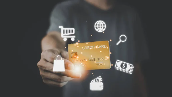 Empresario Mano Celebrar Oro Tarjeta Crédito Holograma Con Compras Línea —  Fotos de Stock