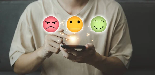 Bate Papo Notificação Smartphone Com Sentimento Virtual Emoji Ícone Mídia — Fotografia de Stock