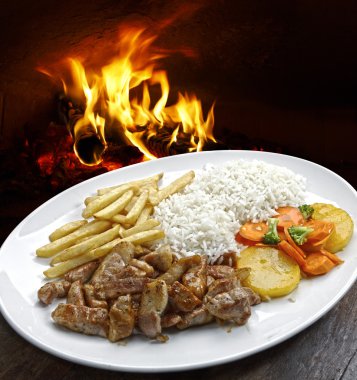 Et ve patates ile çeşitli yemek