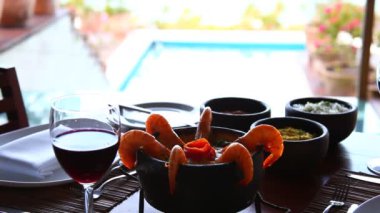 Deniz mahsulleri güveci