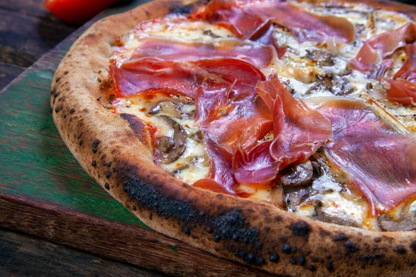 Parmaham Pizza Gebakken Houtoven — Stockfoto