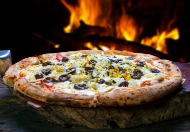 Portekizce Pizza, soğan, biber, biber, yumurta, zeytin