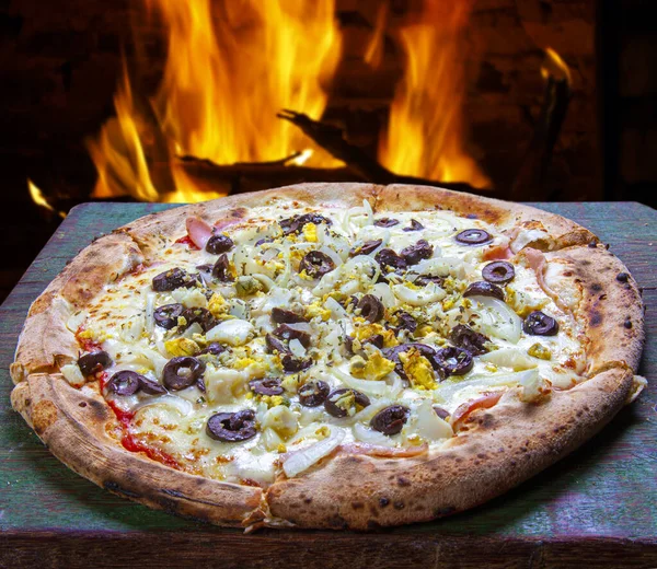 Portekizce Pizza, soğan, biber, biber, yumurta, zeytin