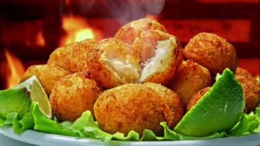 Kızarmış karides ve peynir.