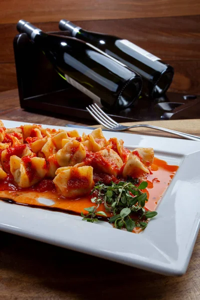 Fagottini Salsa Tomate — Foto de Stock