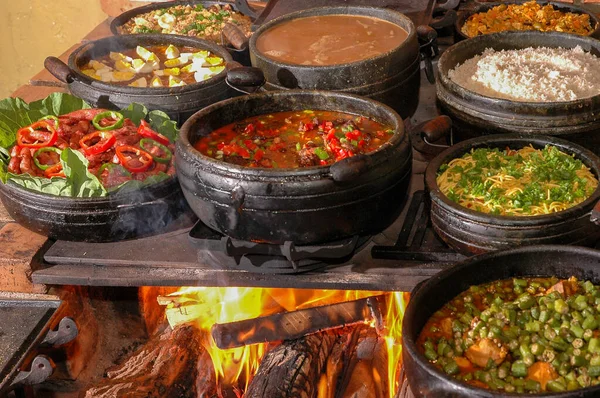 Estufa Leña Casa Rural Típica Interior Brasil Pollo Con Okra — Foto de Stock