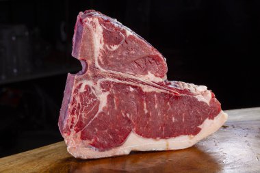 T-Bone bifteği, barbekü yemeği.