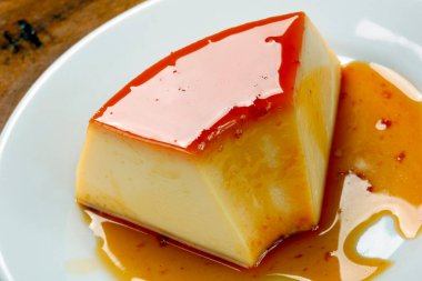 Yumurtalı sütlü puding.