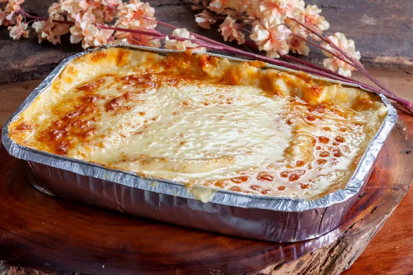 Lasagne Bolognese Pieczone Piecu Opalanym Drewnem — Zdjęcie stockowe