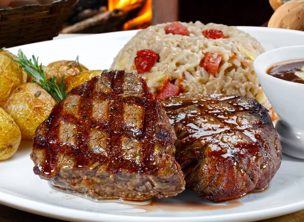 Fleisch Reis Gemüse Kartoffeln — Stockfoto