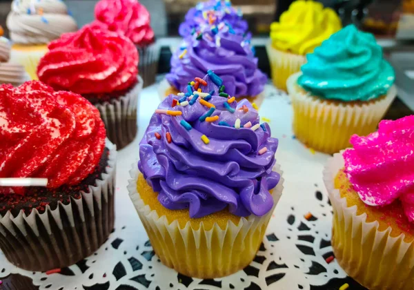 Confectionery Showcase Cupcake Assorted Flavors — Foto de Stock