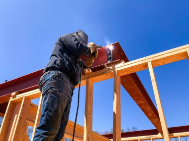 Çerçeve yapımı, kaynakçı metal kiriş