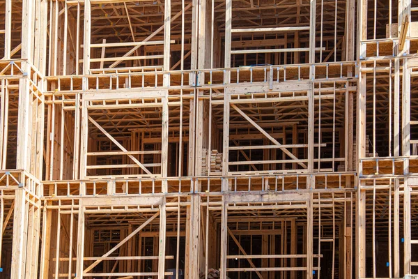 Construction framing in wood, buildings and houses
