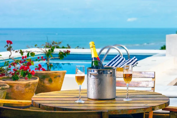 Arraial d 'Ajuda, Brezilya' nın Bahia eyaletinin Porto Seguro belediyesinin bir ilçesidir..