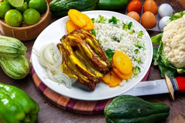 sebze, biftek ve patates püresi, pirinç, hardallı et.