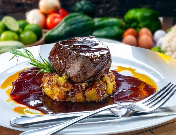 Filetto Manzo Mignon Bistecca Con Salsa Legno Con Patate — Foto Stock