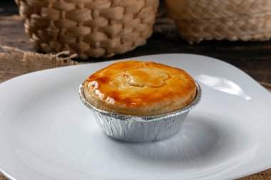 Brezilya aperatiflerine vurgu yap. Tavuklu turta.