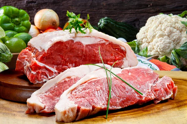 Red Raw Steak Sirloin Contro — Foto Stock
