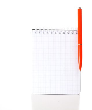 Masanın üstüne kalem ile not etmek