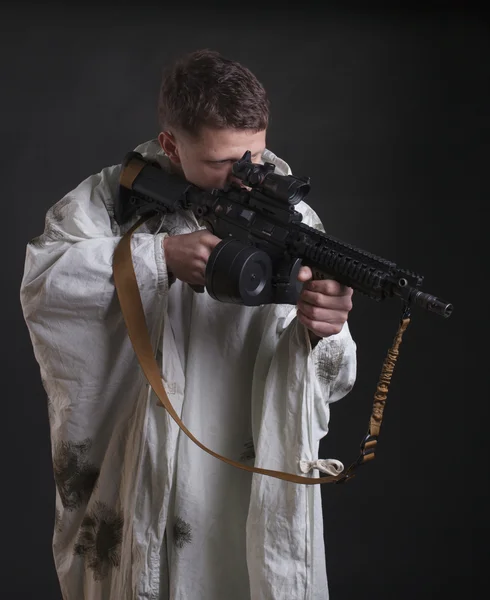 Portrait of young soldier pointing with rifle — Stock Photo, Image