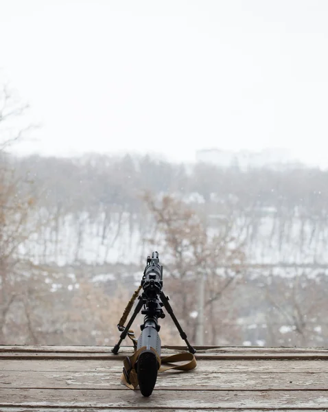 US Spec Ops M4A1 on the background of the destroyed window — Stock Photo, Image