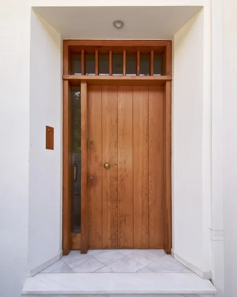 Элегантная дверь — стоковое фото