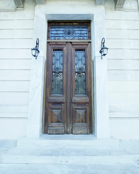 Porta de madeira elegante velha — Fotografia de Stock