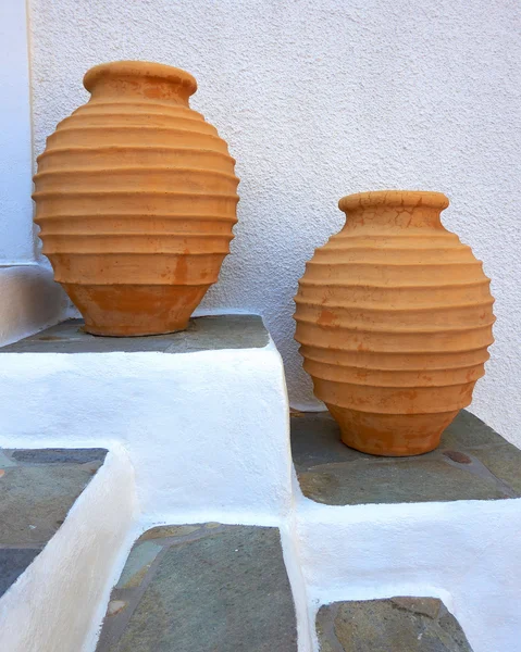 Två stora keramiska burkar — Stockfoto