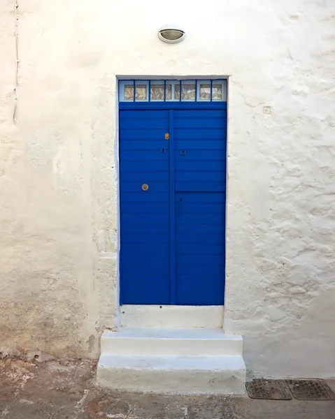 Porta azul, ilha de Milos — Fotografia de Stock