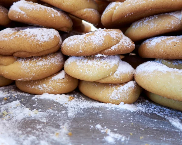 Biscotti rotondi con zucchero a velo — Foto Stock