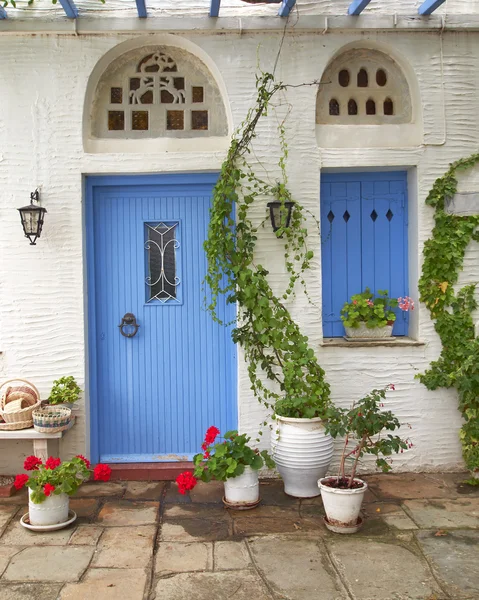 Vintage house entrance, Tinos island — стоковое фото
