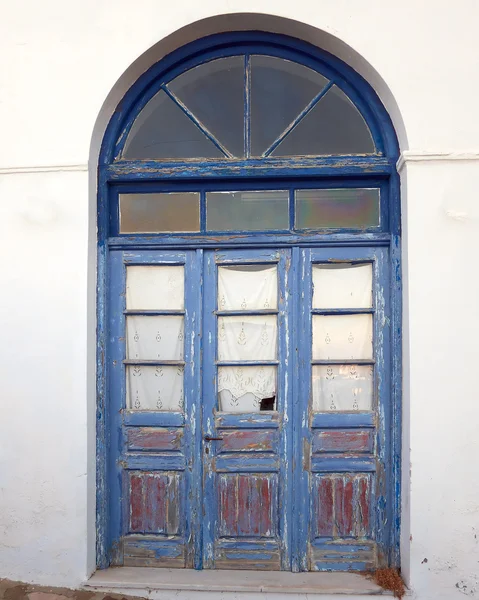 アーチ型の青いドア — ストック写真