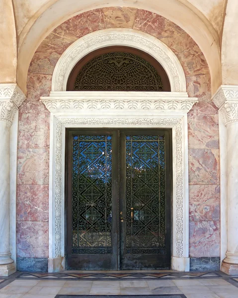 Porte de l'église Saint Andrew, Patras Grèce — Photo