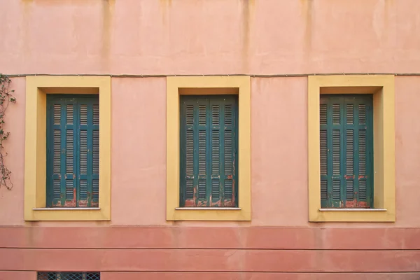 Janelas coloridas da casa — Fotografia de Stock