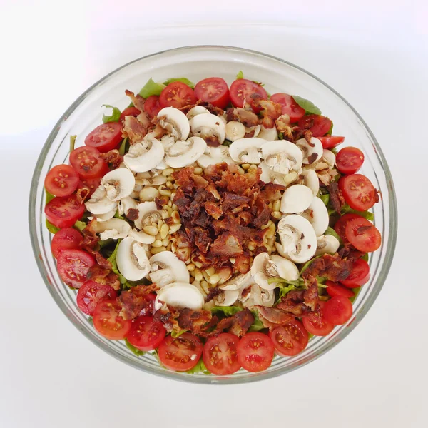 Mantar ve pastırma domates salatası — Stok fotoğraf