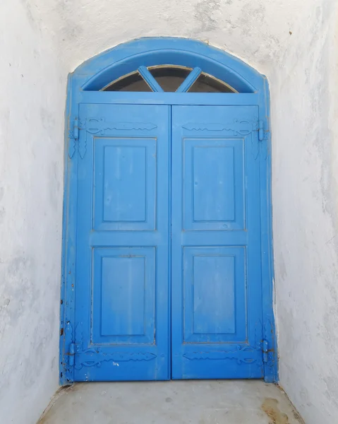 Дверь на Средиземноморском острове — стоковое фото
