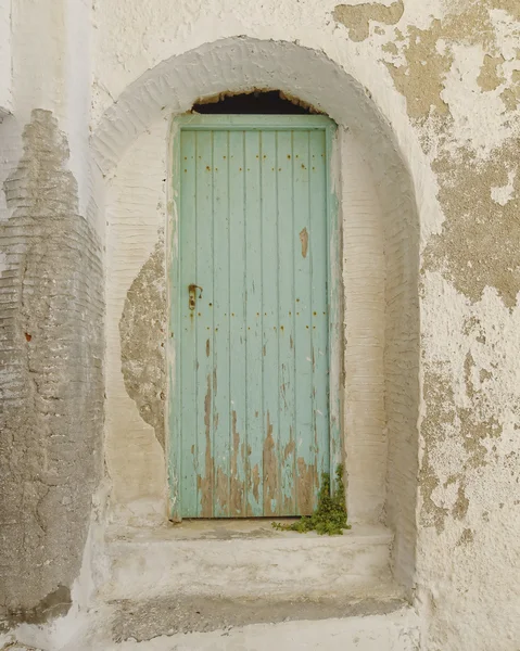 Boog deur in een mediterrane eiland — Stockfoto