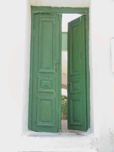Groene deur, eiland mykonos, Griekenland — Stockfoto