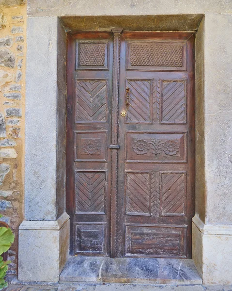 Puerta de madera vieja adornada —  Fotos de Stock