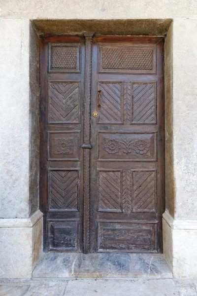 Holztür aus alten Zeiten — Stockfoto